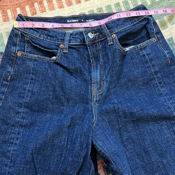 Old Navy High Rise Barrel Leg Jeans - Picture 3 of 9